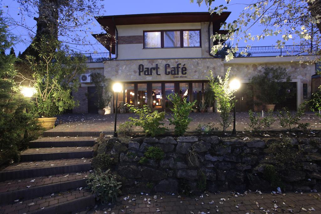 Part Cafe Residence Dunakeszi Zewnętrze zdjęcie